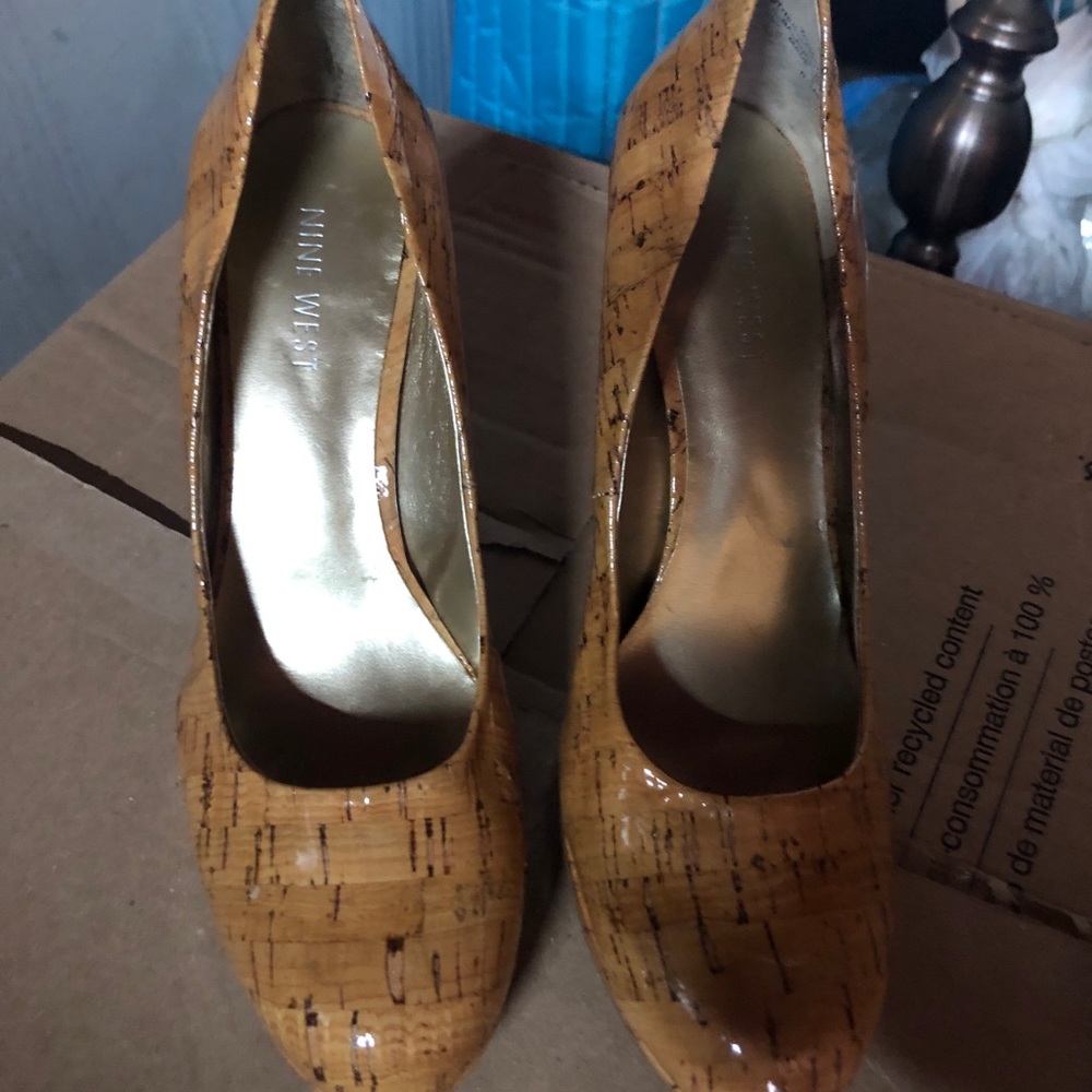 Nine West 6.5 glossy cork style heels